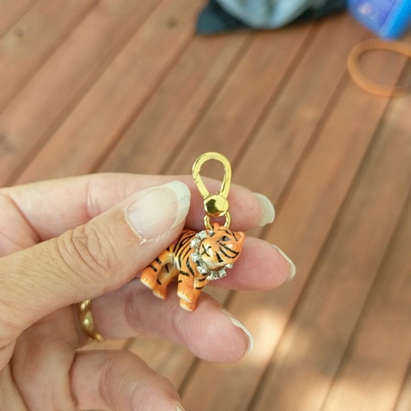 JUICY COUTURE TIGER CHARM!!!🐯🐯🐯🐾🐾🐾 - Picture 10 of 14